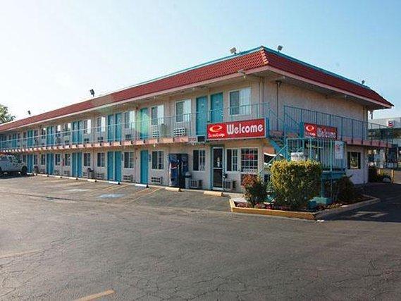 America'S Best Travel Inn Рино Екстериор снимка