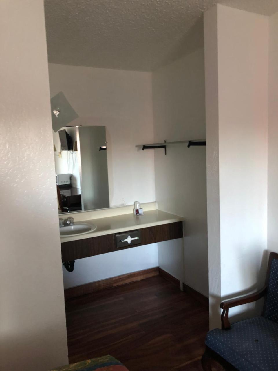 America'S Best Travel Inn Рино Екстериор снимка